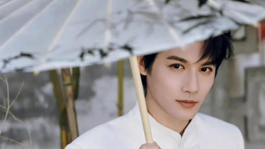 澳门图库免费资料大全2025版,媒体人：特朗普苦了美国记者,重点解答解释落实_铂金版V10.68